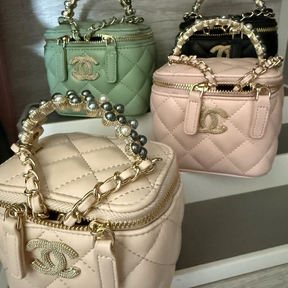Quilted Mini Vanity Bag w/ Crossbody Strap - Cream, Light Pink, Mint, Black NWOT - Picture 5 of 6